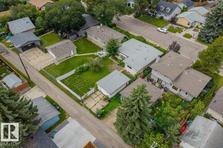 Property Photo:  12107 40 Avenue NW  AB T6J 0S4 
