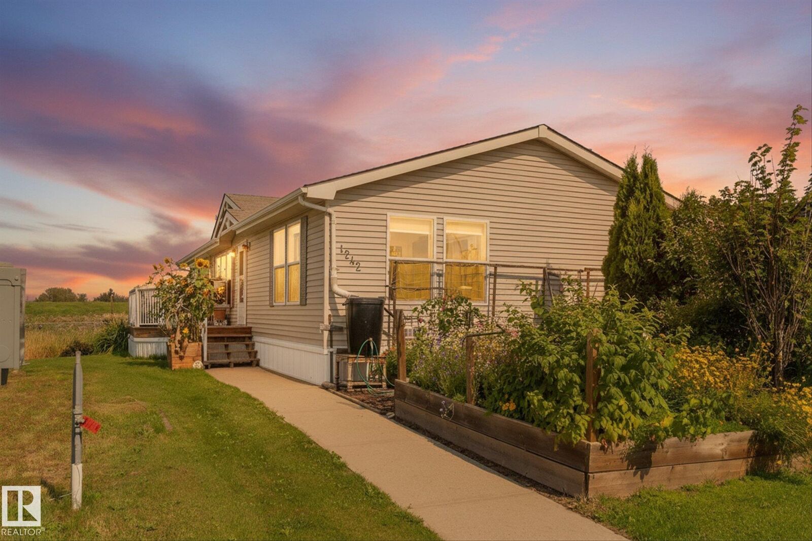 Property Photo:  1242 53222 Range Road 272  AB T7X 4K4 