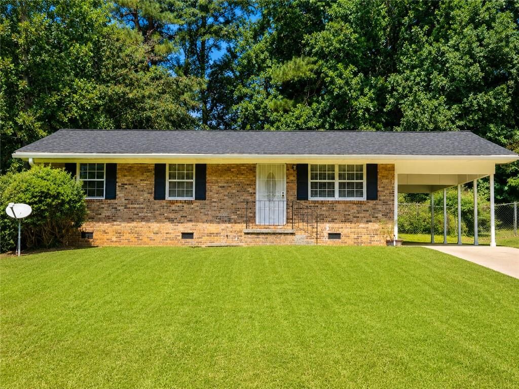 Property Photo: 792 SW Plainville Circle SW GA 30331