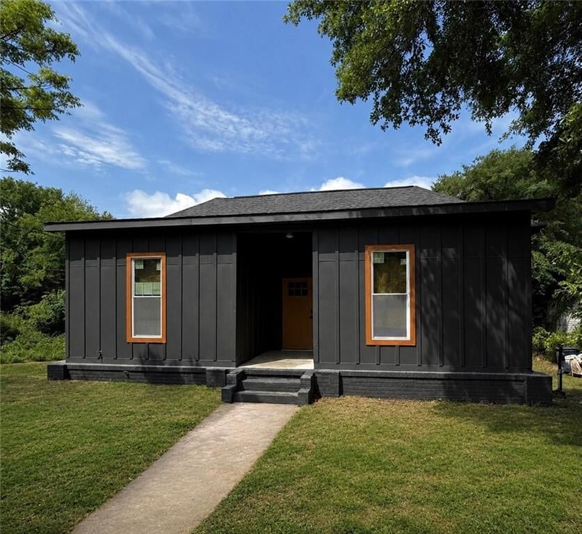 Property Photo:  808 Center Street  GA 31217 
