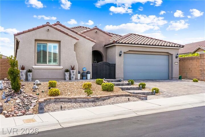 Universal Realty Associates