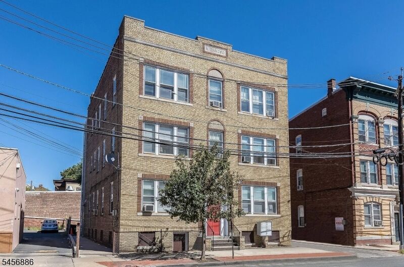 Property Photo:  57 Glenridge Ave 2R  NJ 07042 