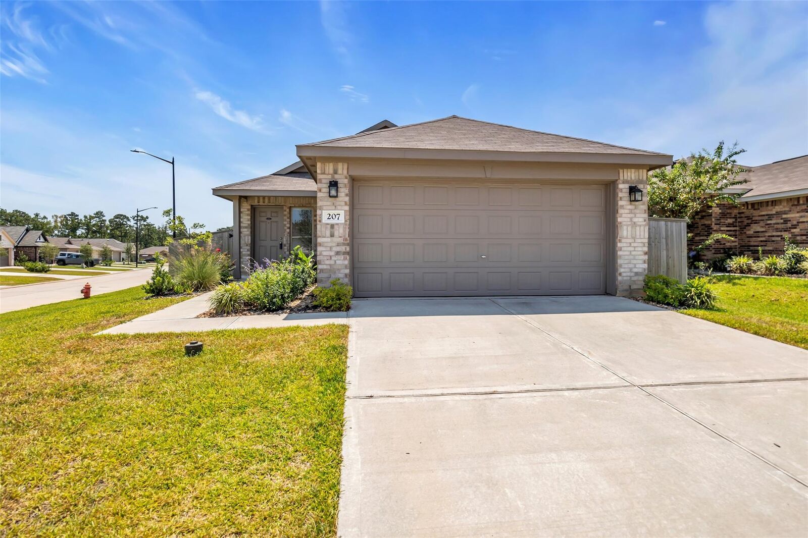 Property Photo: 207 River Grove Court TX 77378