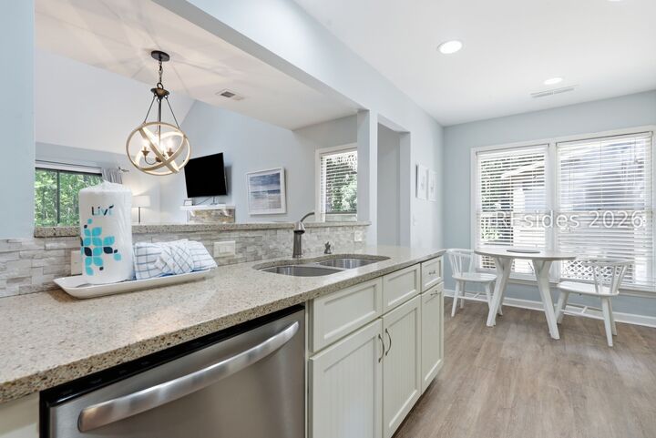 Property Photo:  