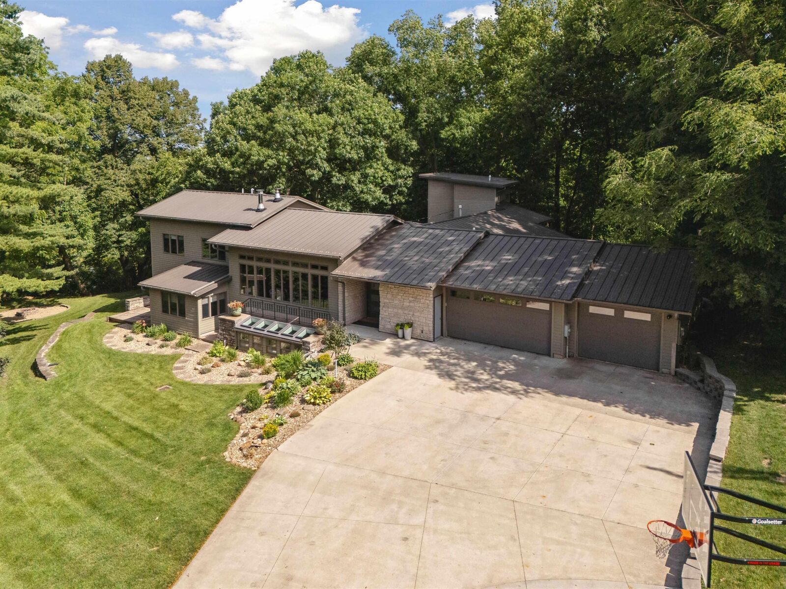 Property Photo: 415 NE 3rd Avenue IA 50677
