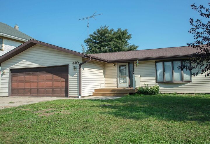 Property Photo: 410 3rd St IA 50625