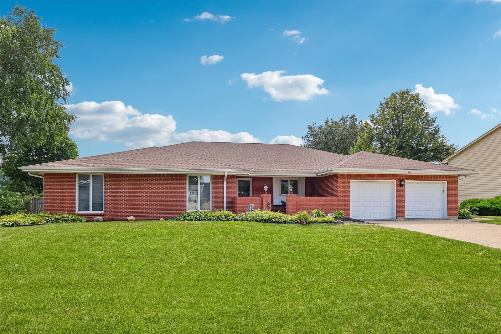 Property Photo:  5870 Dogwood Lane  IA 50131 