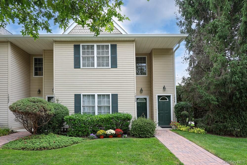 Property Photo:  1039 Savoy Drive  NY 11747 