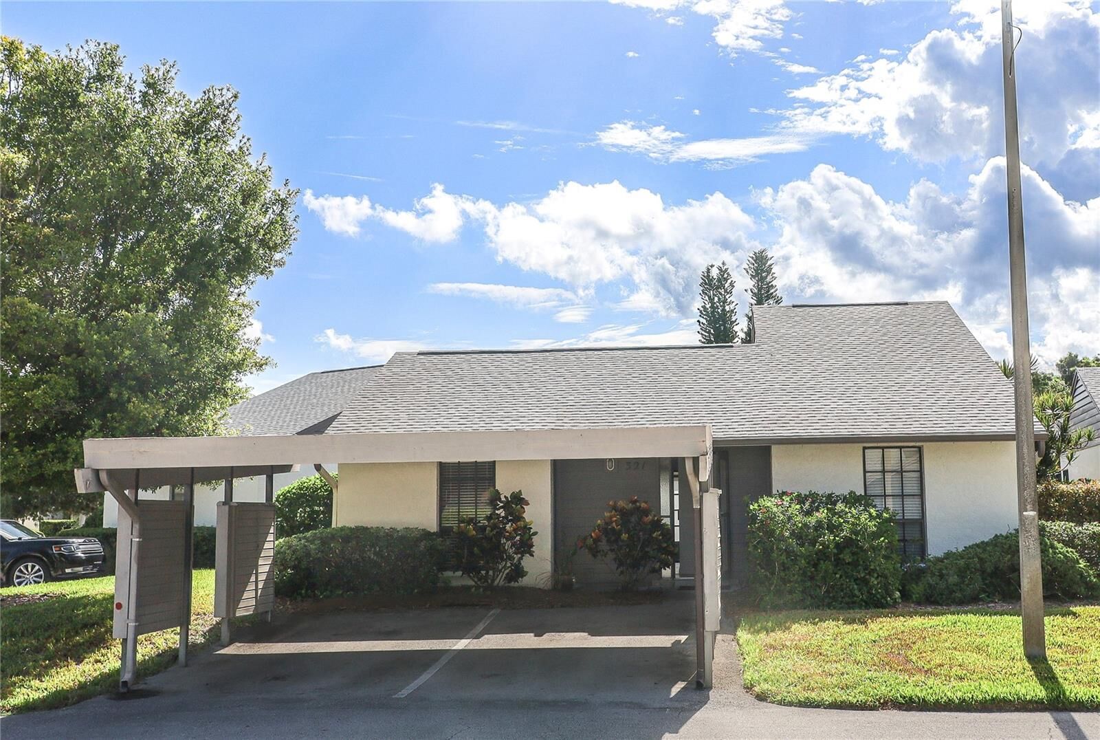Property Photo:  321 Windrush Loop  FL 34689 