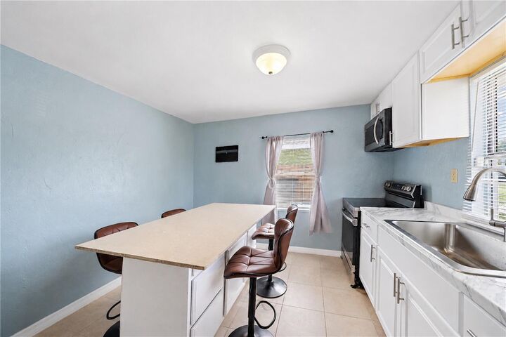Property Photo: 516 29th Street E FL 34221