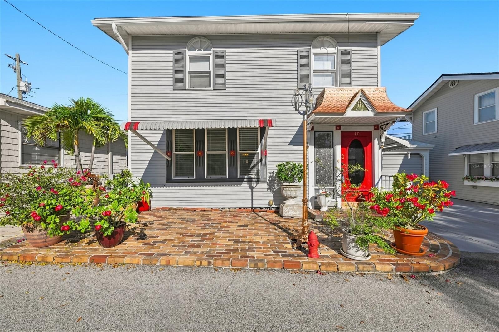 Property Photo: 10 Plaza Street E FL 34208