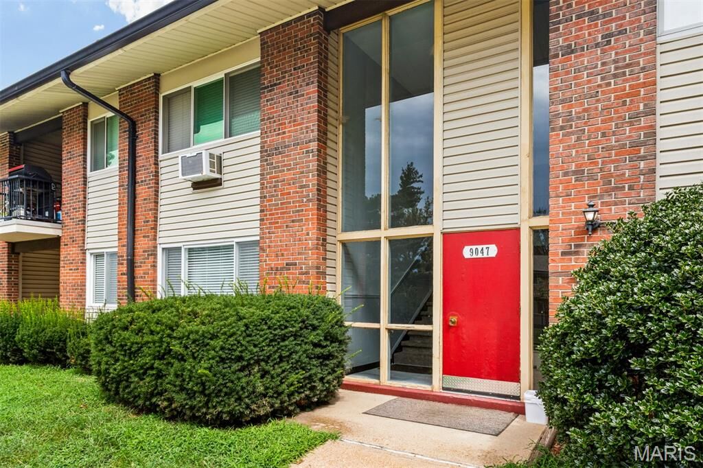 Property Photo: 9047 Villaridge A MO 63123