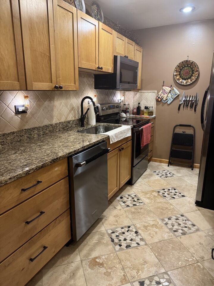 Property Photo: 832 E Old Willow Road 103 IL 60070