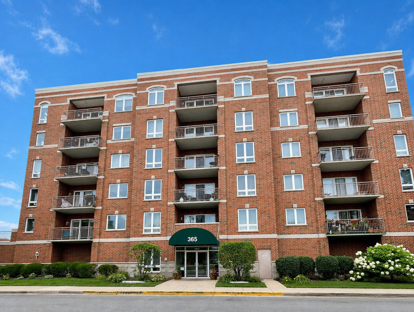 Property Photo:  365 Graceland Avenue 304A  IL 60016 