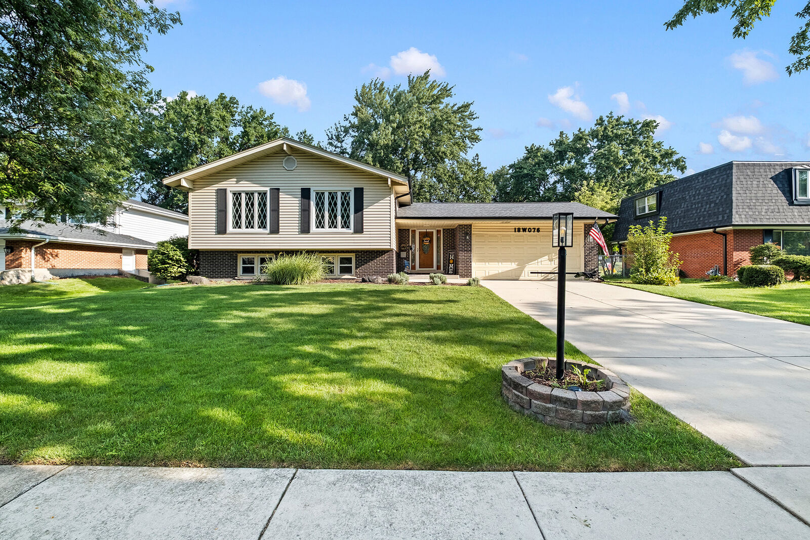 Property Photo:  18W076 71st Street  IL 60561 