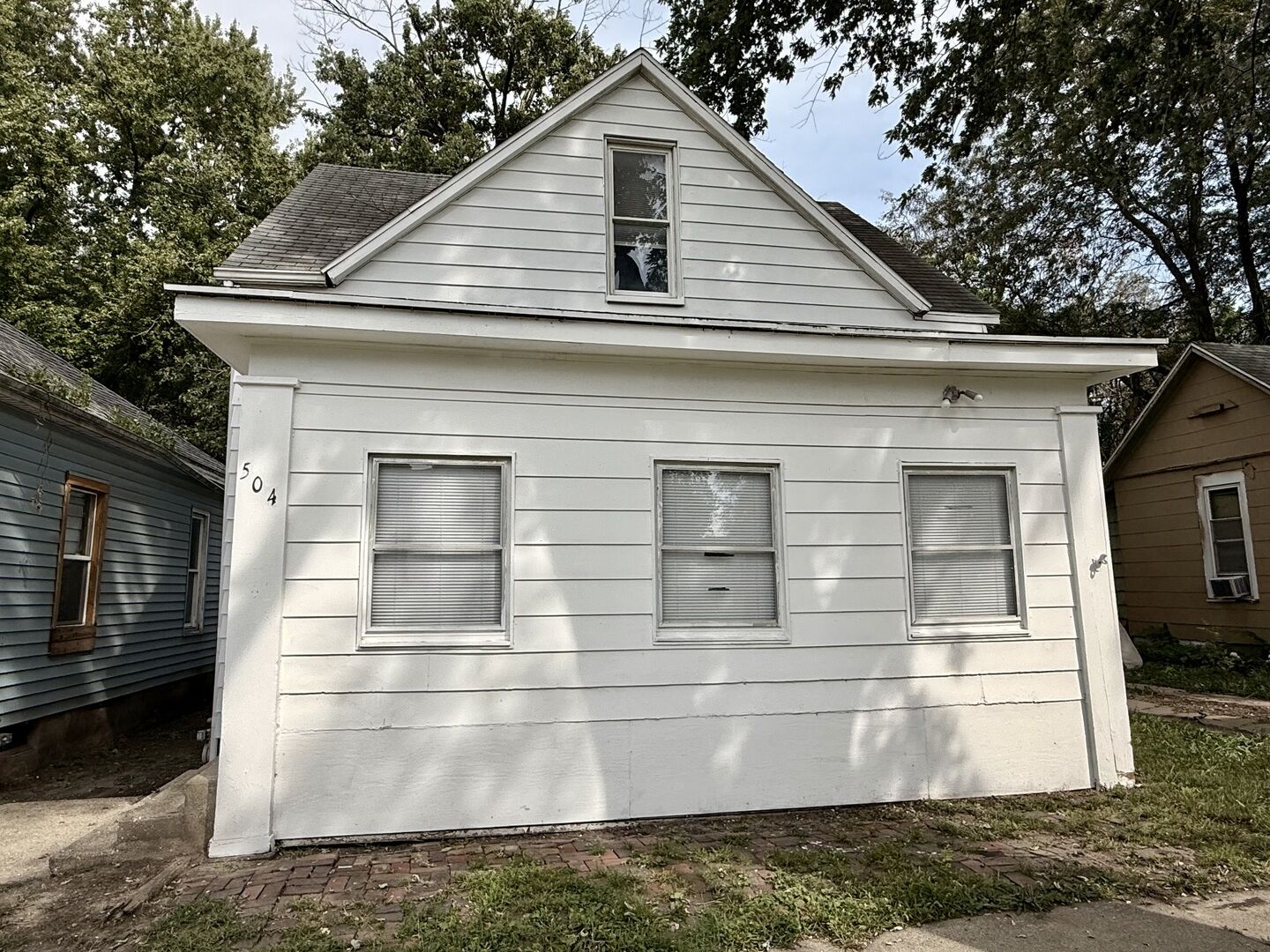 Property Photo: 504 S East Street IL 61727