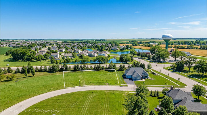 Property Photo: 1718 Ellsworth Drive IL 60178