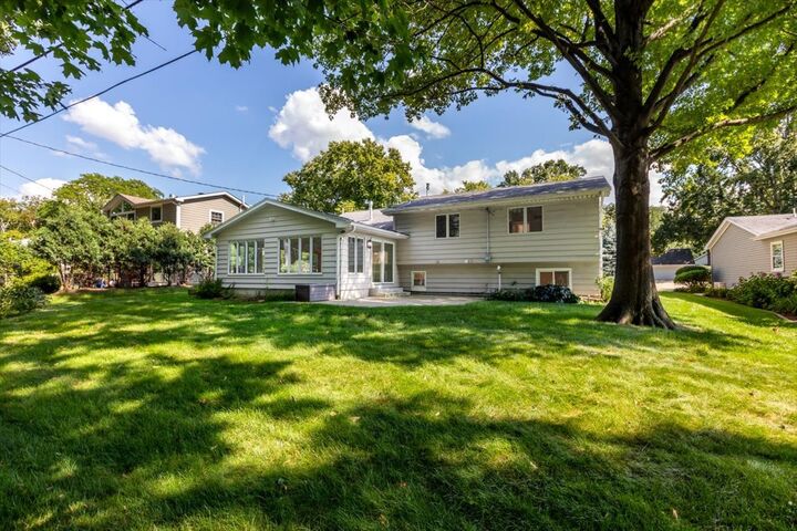 Property Photo: 1009 Douglas Avenue IL 60540