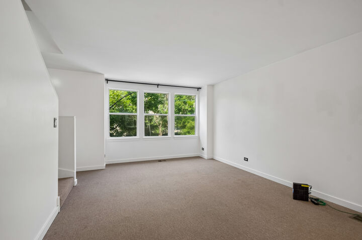 Property Photo:  1007 E 61st Street  IL 60637 