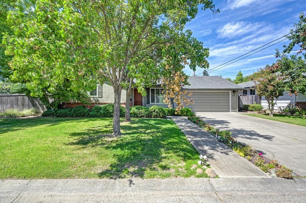 Property Photo:  1701 Daphne Avenue  CA 95815 
