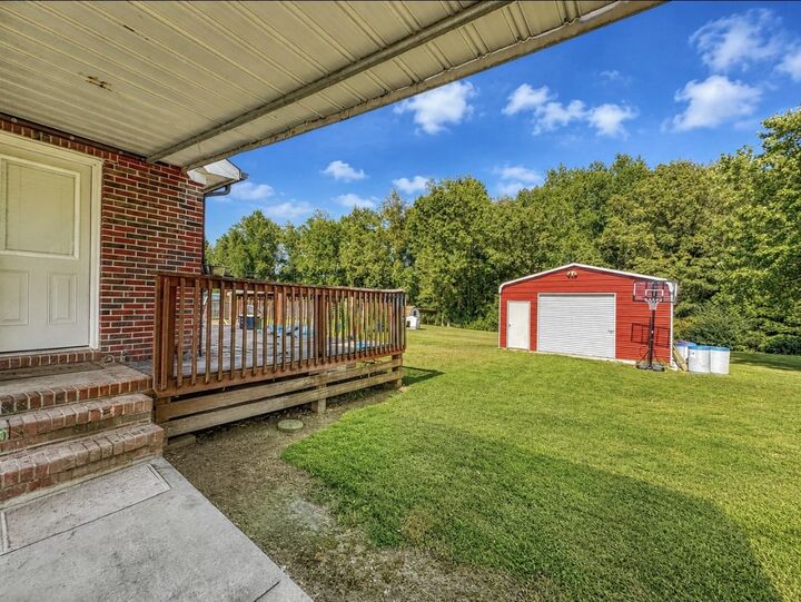 Property Photo:  423 Eagle Creek Rd  TN 37166 