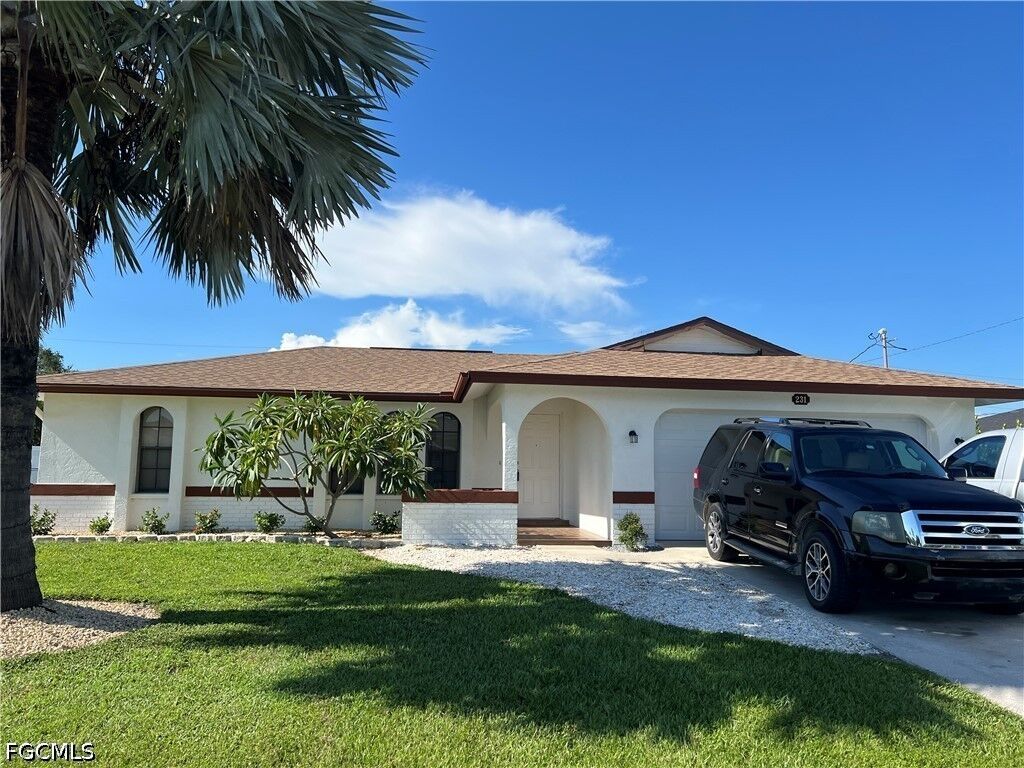 Property Photo:  231 SW 33rd Street  FL 33914 