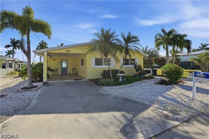 Property Photo:  2607 Bayshore Drive  FL 33993 