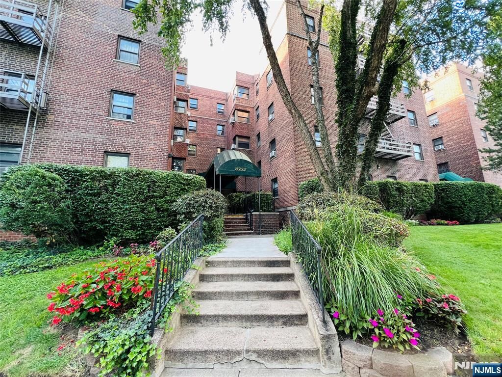 Property Photo: 2333 Hudson Terrace D4 NJ 07024