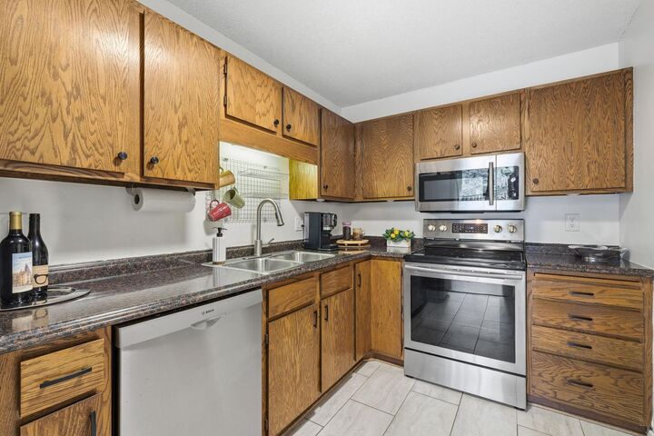 Property Photo:  7601 W 101st Street 114  MN 55438 