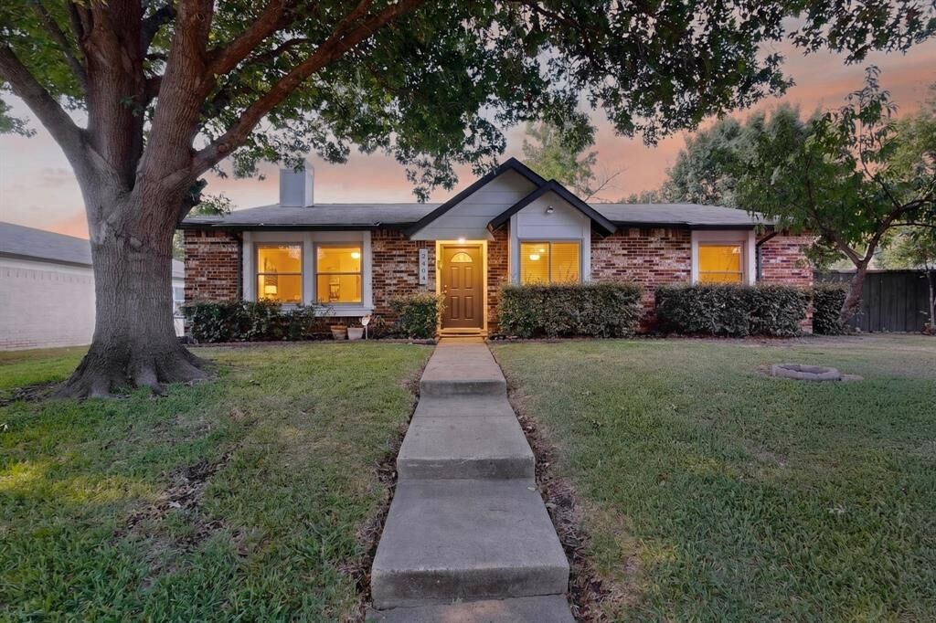 Property Photo:  2404 Lemmontree Lane  TX 75074 