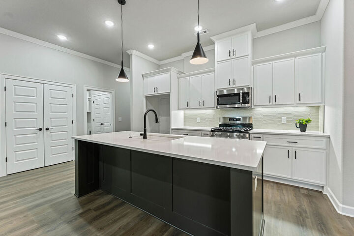 Property Photo:  1913 Farmer Street  AR 72751 