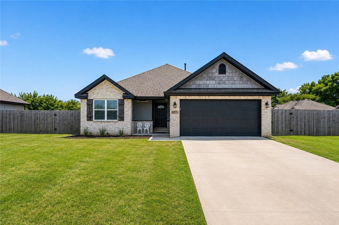 Property Photo:  861 Benton Street  AR 72753 