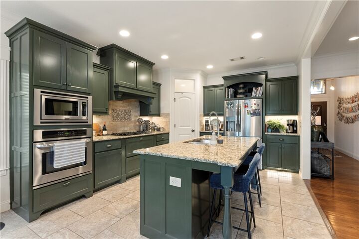 Property Photo:  1706 NE Chaucer Street  AR 72712 