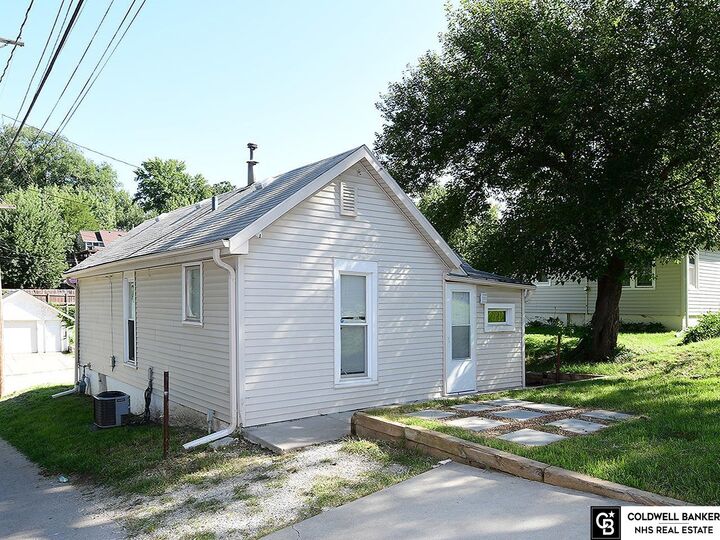 Property Photo: 6411 Miami Street NE 68104