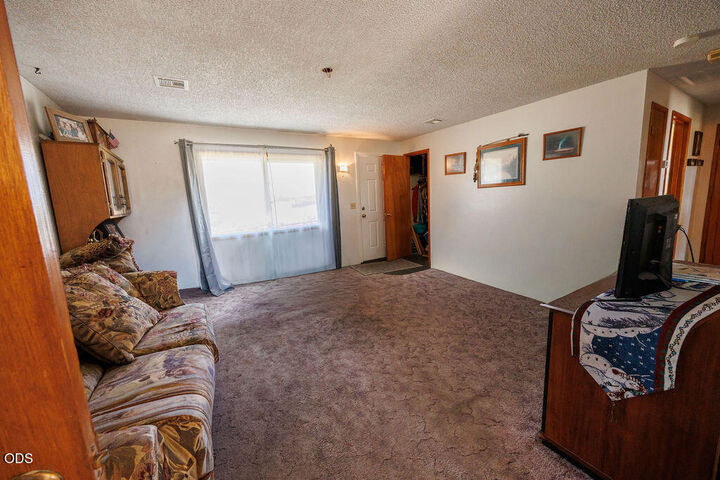 Property Photo: 2941 Sylvia Road OR 97502
