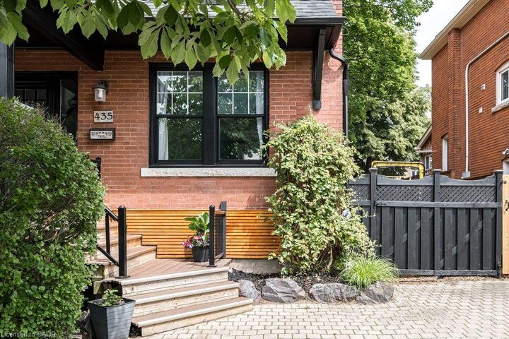 Property Photo:  435 Dundurn Street S  ON L8P 4L8 