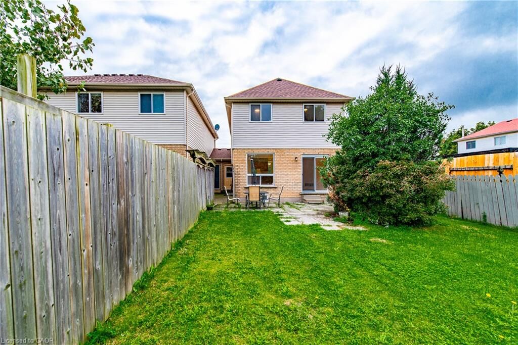 Property Photo:  119 Summers Drive Room 1  ON L2V 5C7 