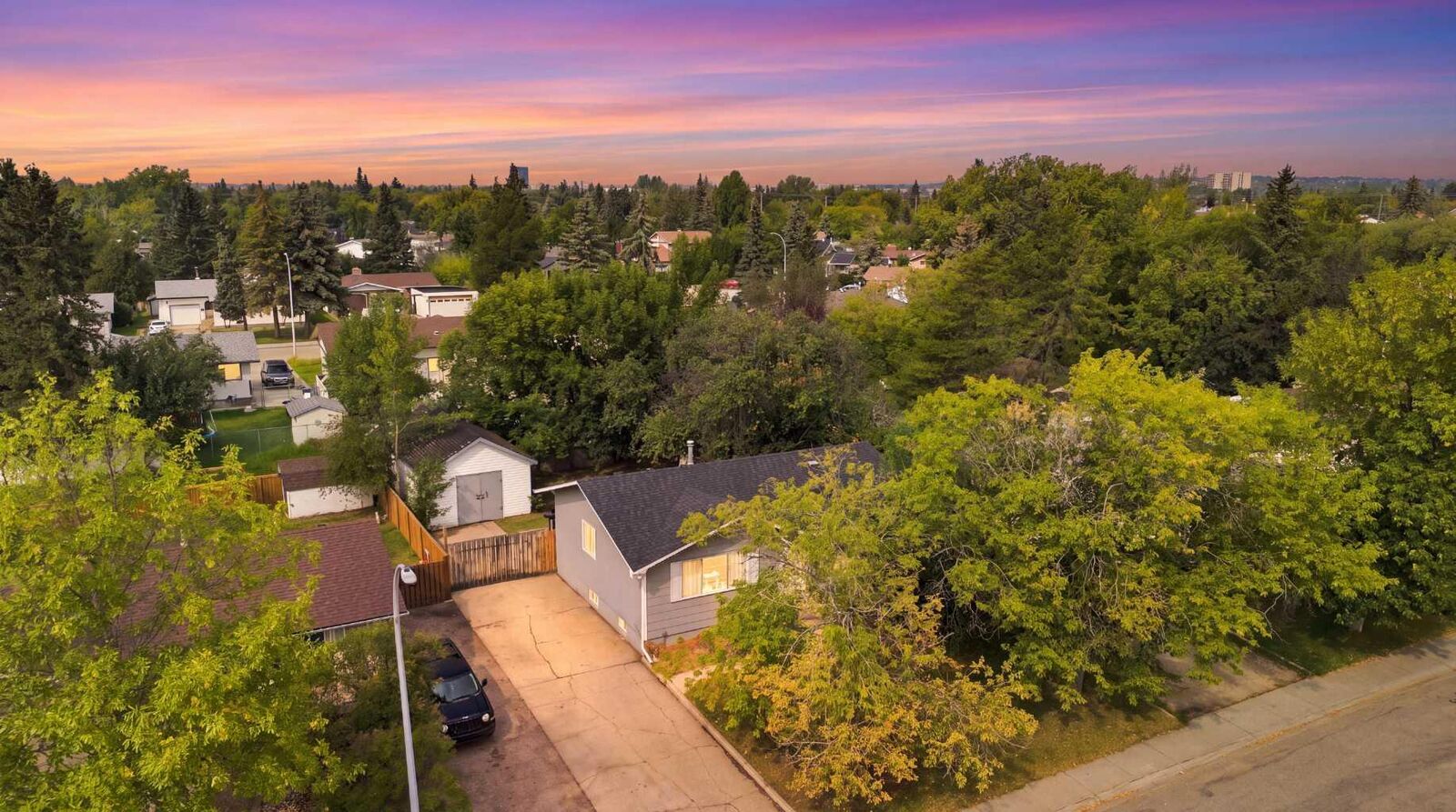 Property Photo:  9822 80 Avenue  AB T8V 3S5 