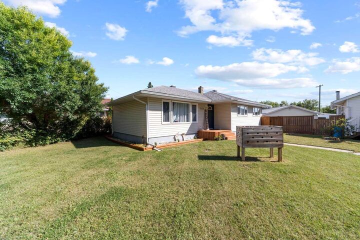 Property Photo: 5113 49 Avenue AB T0B 1N0