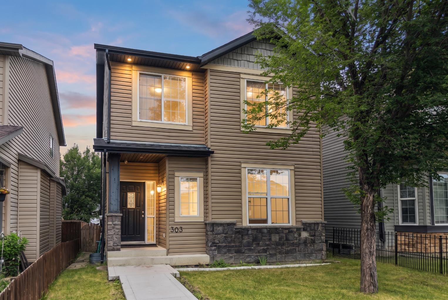 Property Photo:  303 Saddlebrook Way NE  AB T3J 0B4 