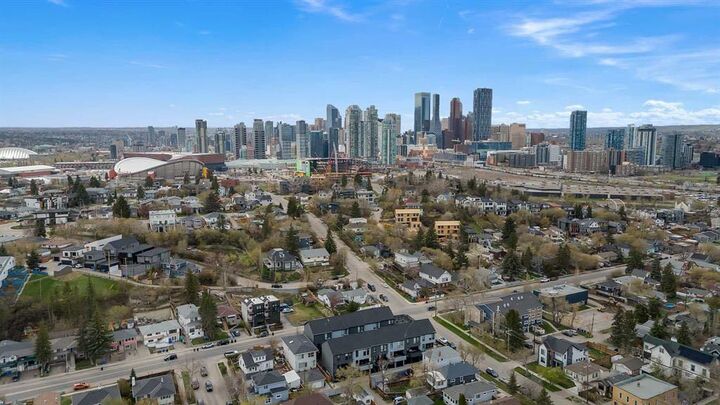 Property Photo:  1010 19 Avenue SE  AB T2G 1M2 