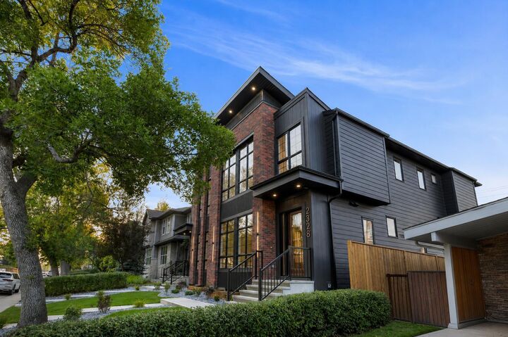 Property Photo:  2328 54 Avenue SW  AB T3E 1M1 
