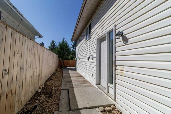 Property Photo: 33 Eggleton Street AB T4N 2L2