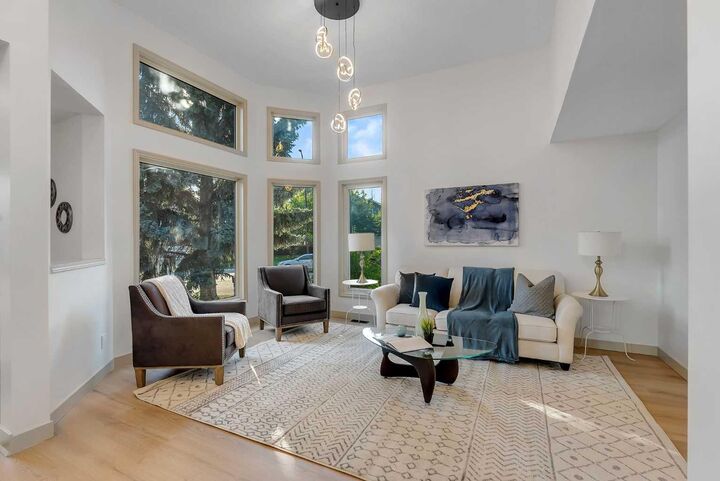 Property Photo: 12 Diamond Terrace SE AB T2J 7A9