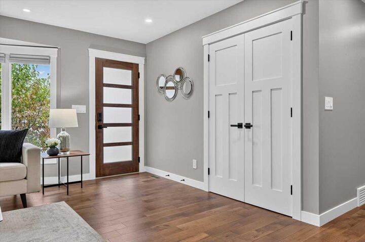Property Photo:  4111 19 Avenue SW  AB T3E 0G7 