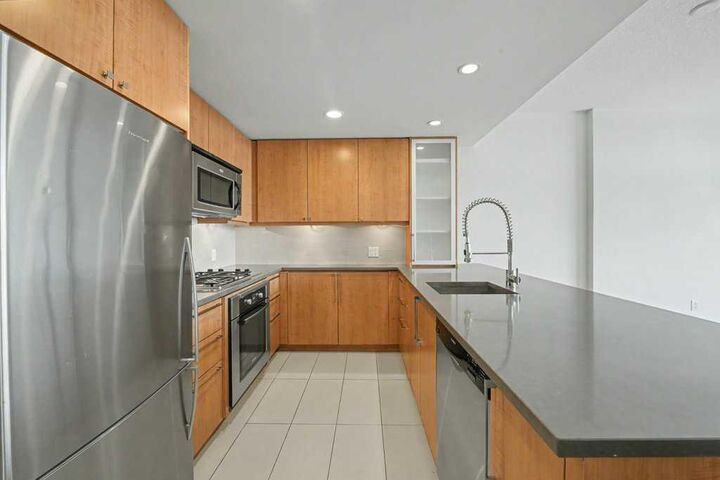 Property Photo:  1118 12 Avenue SW 1407  AB T2R 0P4 
