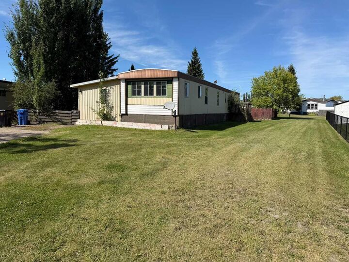 5025 44 Street — photo 1