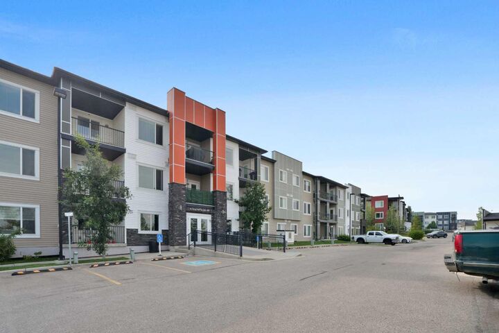 Property Photo:  16 Sage Hill Terrace NW 118  AB T3R 0W7 