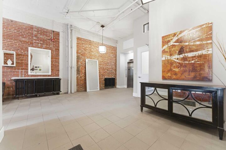 Property Photo: 220 11 Avenue SE 317 AB T2G 0X8