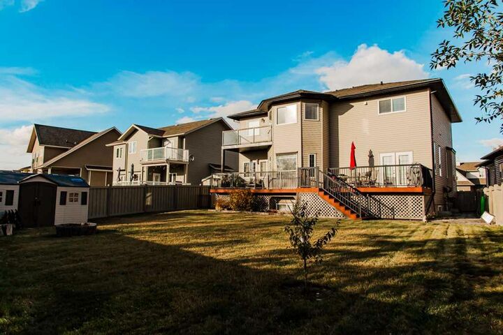 Property Photo: 9305 Lakeshore Court AB T8X 1S4